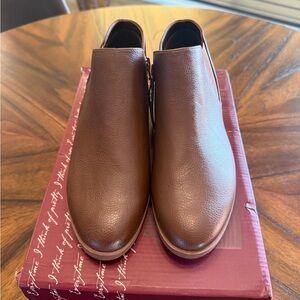 Kensie “Sammy” Faux Pebbled Leather w/ Block Heel & Side Zip Closure (Brown) NEW